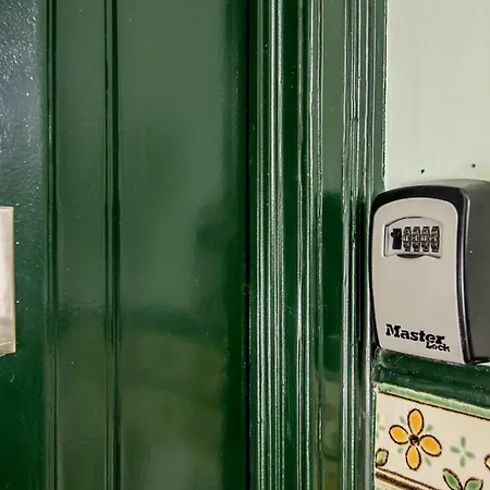 Pensión Arroios - Second Floor *